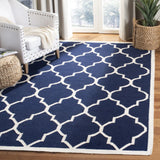 Safavieh Dhurries 4'-0" x 6'-0" Rug in Navy / Ivory