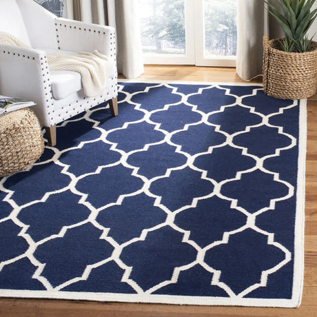 Safavieh Dhurries 4'-0" x 6'-0" Rug in Navy / Ivory