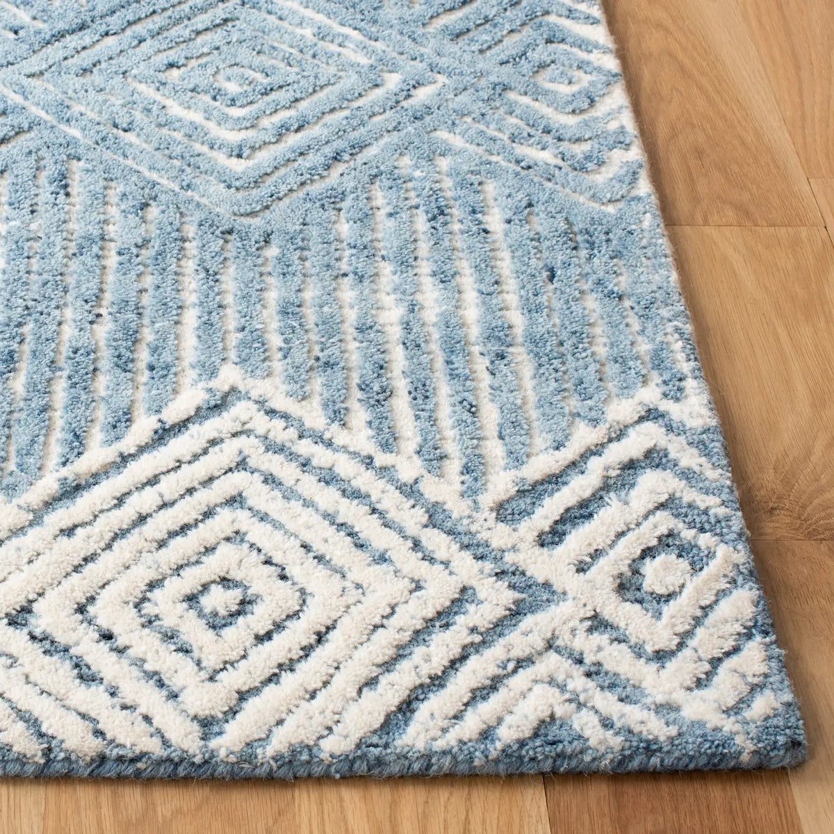 Safavieh Metro 5'-0" x 8'-0" Rug in Blue / Ivory