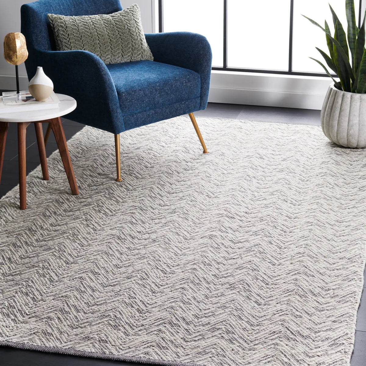 Safavieh Kilim 5'-0" x 8'-0" Rug in Grey / Beige