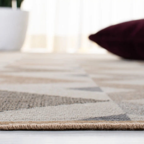 Safavieh Atlas 4'-0" x 6'-0" Rug in Beige / Grey