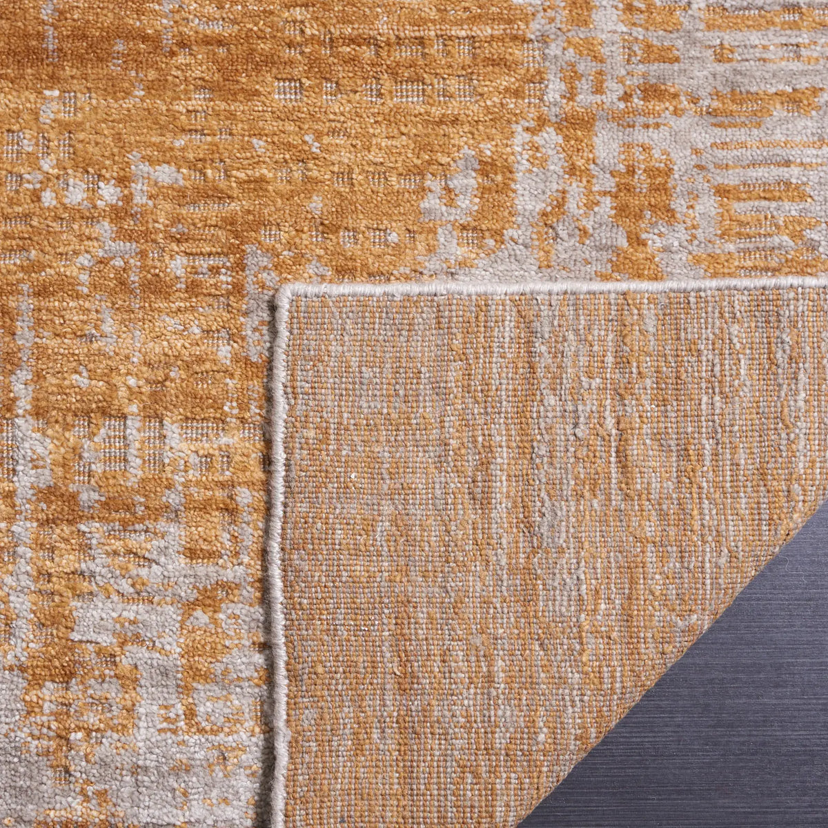 Safavieh Mirage 6'-0" x 9'-0" Rug in Grey / Gold