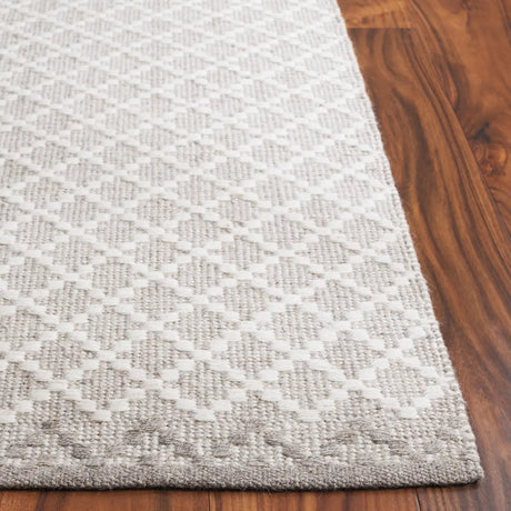Safavieh Vermont 4'-0" x 6'-0" Rug in Grey / Ivory