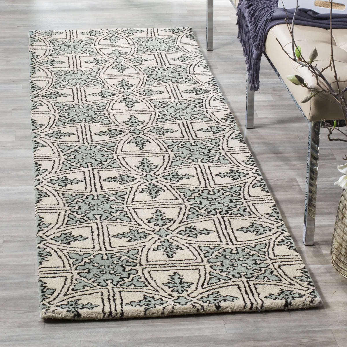 Safavieh Chatham 2'-3" x 7'-0" Rug in Light Blue / Ivory