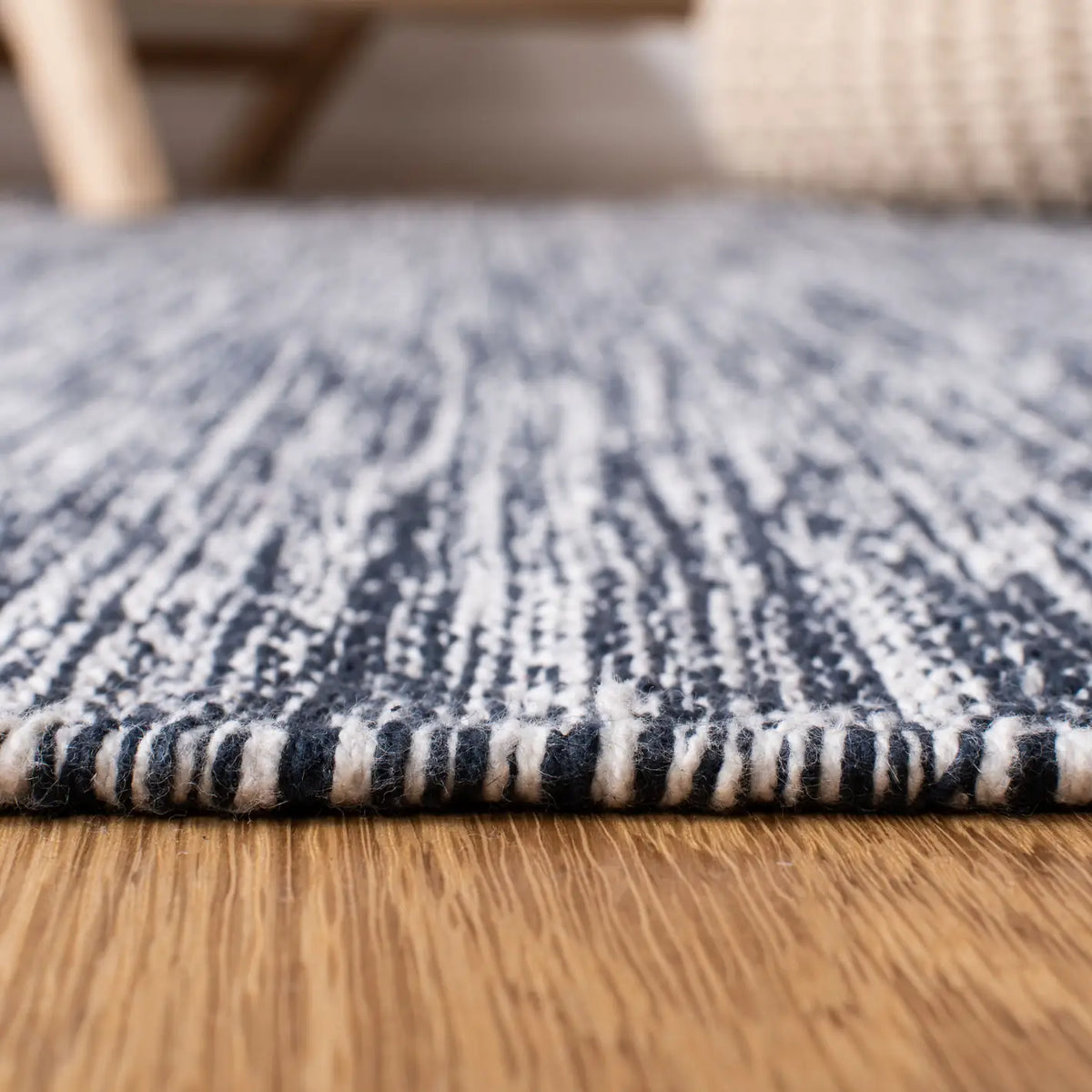 Safavieh Montauk 5'-0" x 8'-0" Rug in Navy