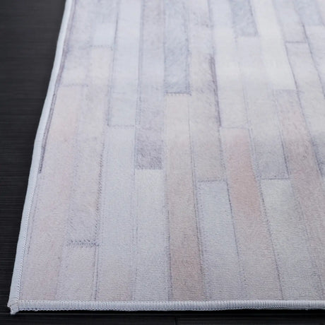 Safavieh Faux Hide 4'-0" x 6'-0" Rug in Ivory / Light Grey