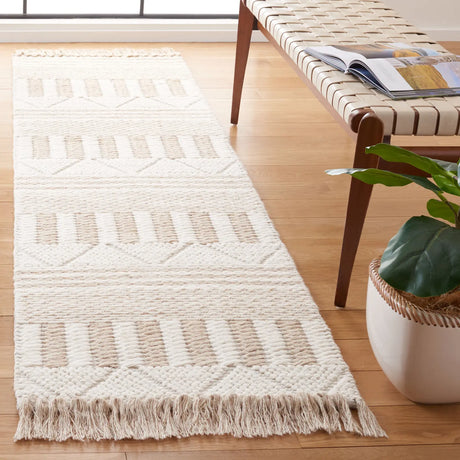 Safavieh Natura 2'-3" x 8'-0" Rug in Ivory / Taupe