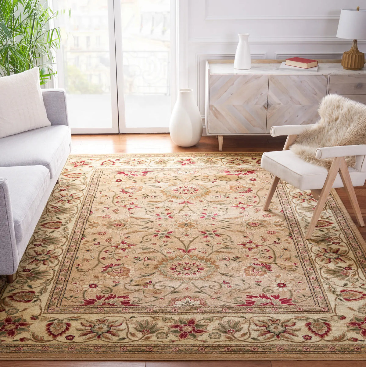 Safavieh Lyndhurst 8'-0" x 10'-0" Rug in Beige / Ivory