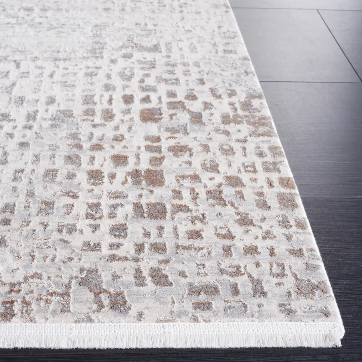 Safavieh Diamond 4'-0" x 6'-0" Rug in Beige / Grey