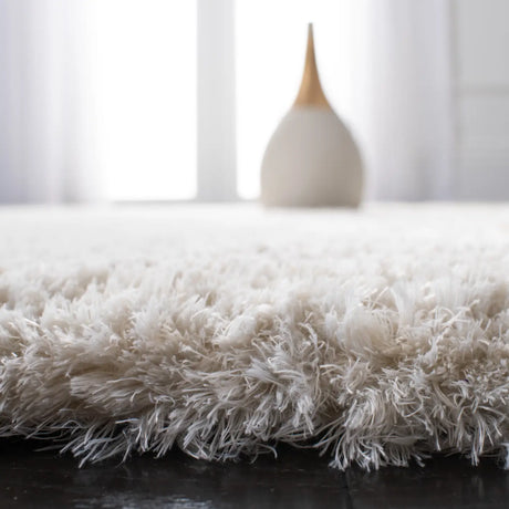 Safavieh Martha Stewart 300 5'-3" x 7'-6" Rug in Ivory