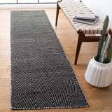 Safavieh Kilim 2'-3" x 9'-0" Rug in Black / Ivory