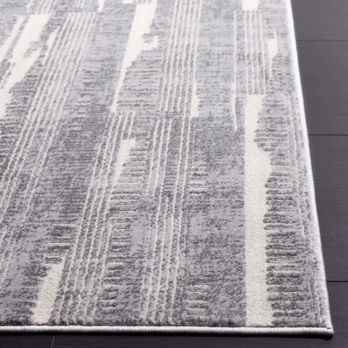 Safavieh Whisper 4'-0" x 6'-0" Rug in Grey / Light Grey