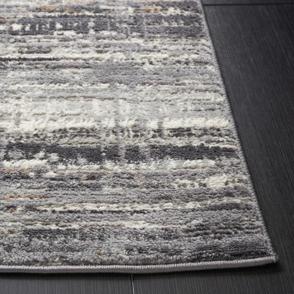 Safavieh Shivan 100 4'-0" x 6'-0" Rug in Light Grey / Dark Grey