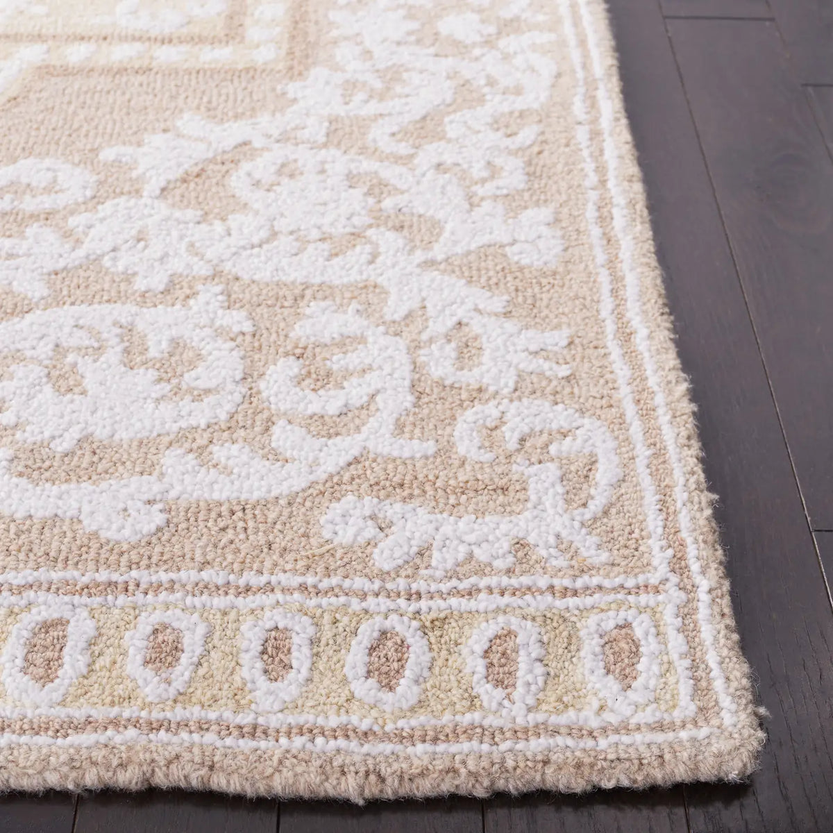 Safavieh Abstract 4'-0" x 6'-0" Rug in Ivory / Beige