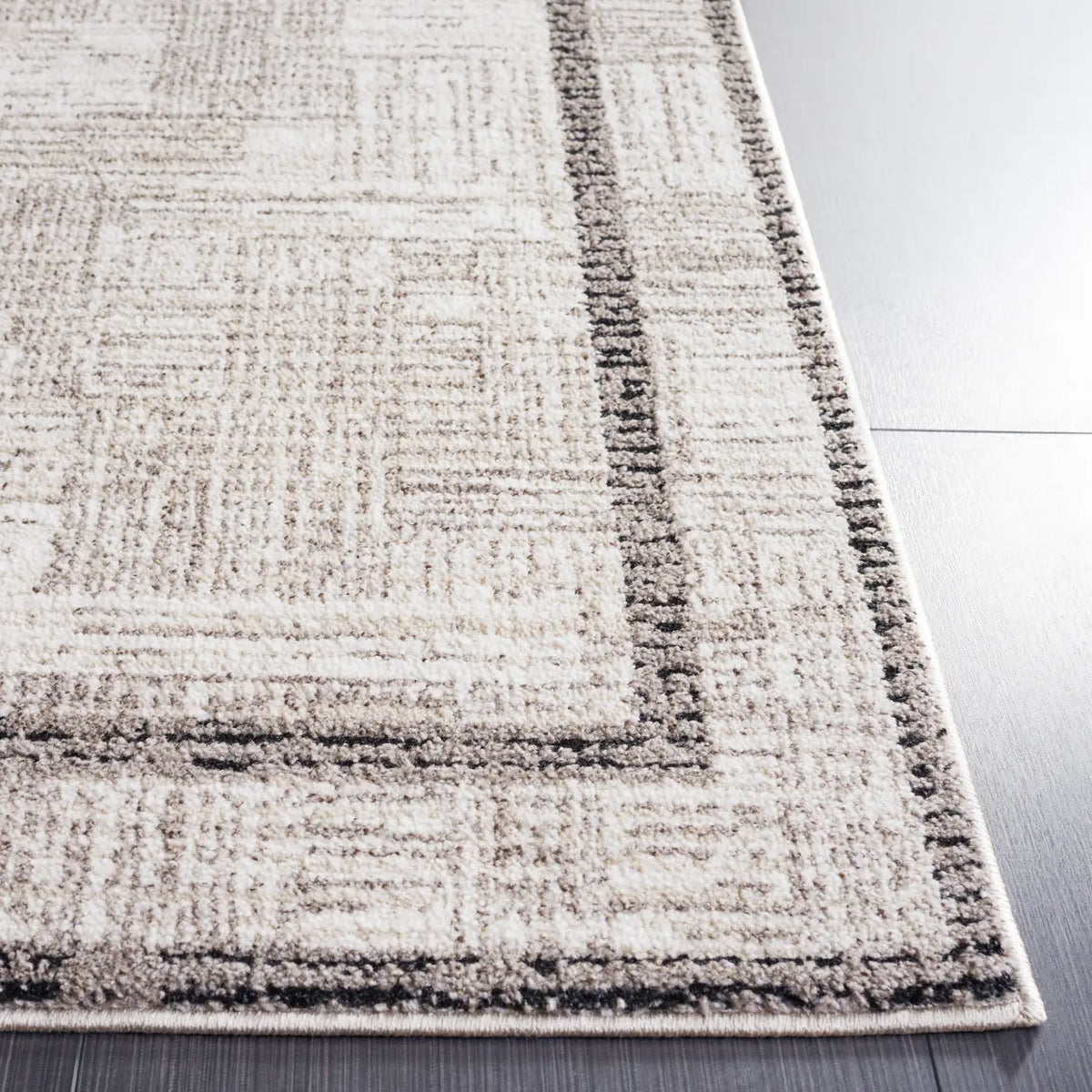 Safavieh Jade 100 4'-0" x 6'-0" Rug in Ivory / Beige Black