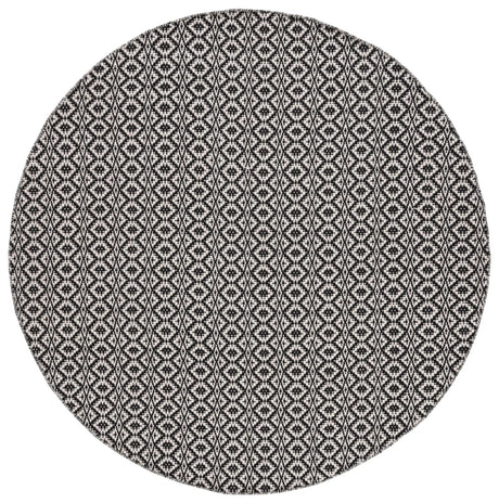 Safavieh Montauk 6'-0" x 6'-0" Rug in Ivory / Black