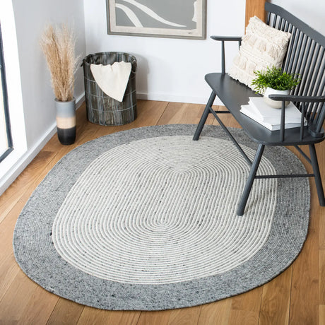 Safavieh Braided 5'-0" x 7'-0" Rug in Grey / Ivory