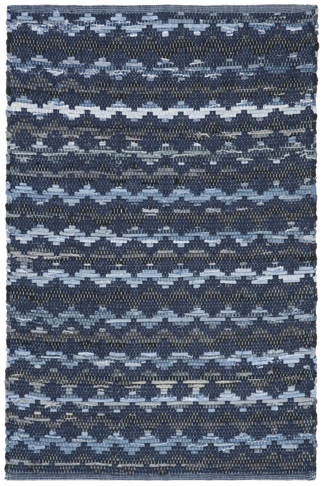 Safavieh Montauk 2'-6" x 4'-0" Rug in Navy Blue / Black