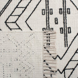 Safavieh Kilim 4'-0" x 6'-0" Rug in Ivory / Black