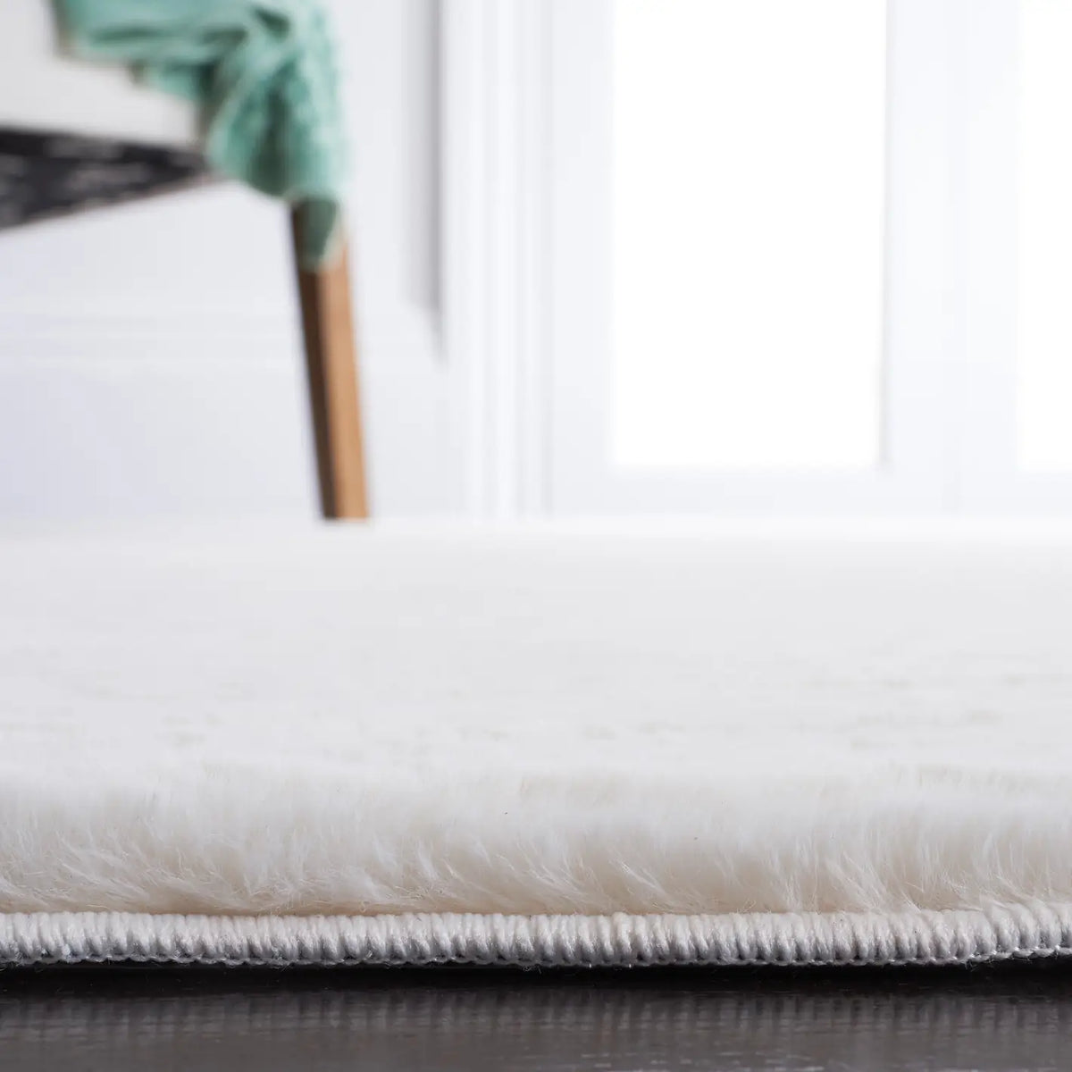 Safavieh Faux Rabbit Fur 5'-0" x 7'-0" Rug in Off White
