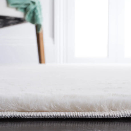 Safavieh Faux Rabbit Fur 5'-0" x 7'-0" Rug in Off White