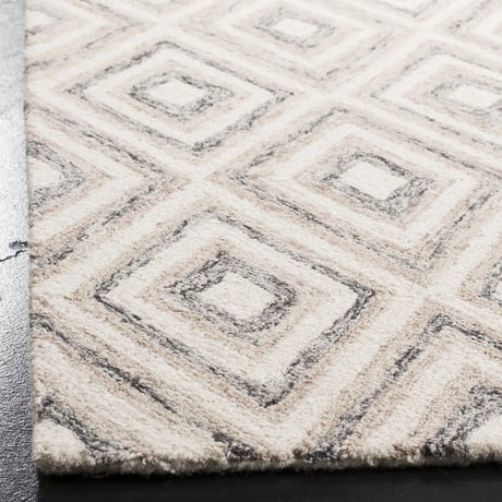 Safavieh Micro-Loop 4'-0" x 6'-0" Rug in Grey / Ivory