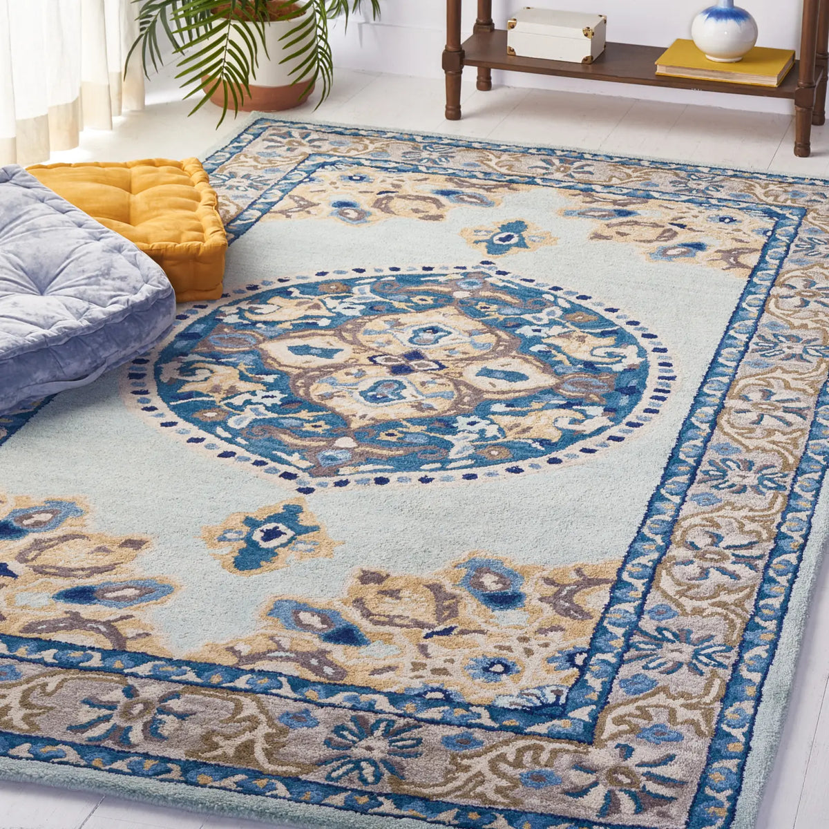 Safavieh Antiquity 4'-0" x 6'-0" Rug in Turquoise / Silver