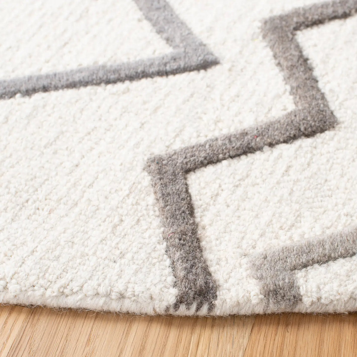 Safavieh Glamour 6'-0" x 6'-0" Rug in Ivory / Grey
