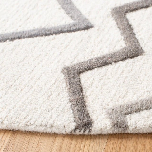 Safavieh Glamour 6'-0" x 6'-0" Rug in Ivory / Grey