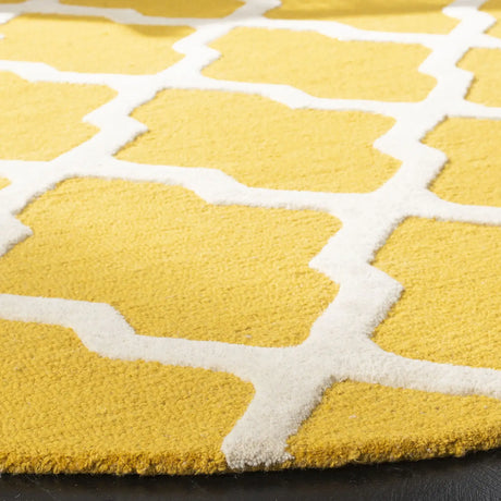 Safavieh Cambridge 6'-0" x 6'-0" Rug in Gold / Ivory