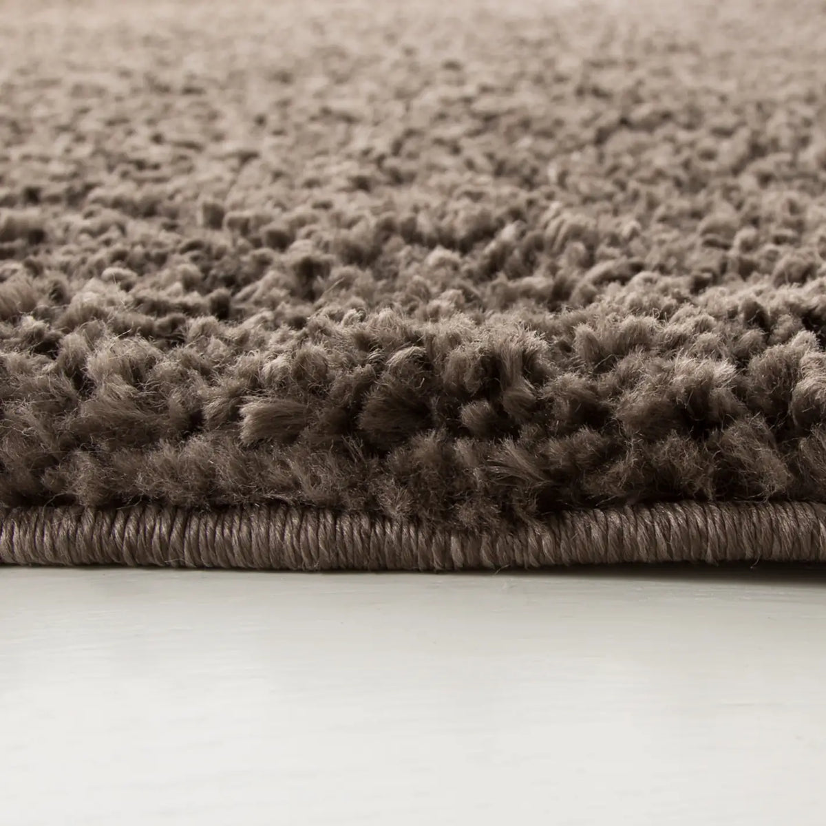 Safavieh August Shag 900 5'-3" x 5'-3" Rug in Brown