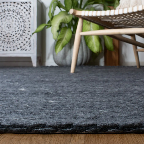 Safavieh Marbella 4'-0" x 6'-0" Rug in Charcoal