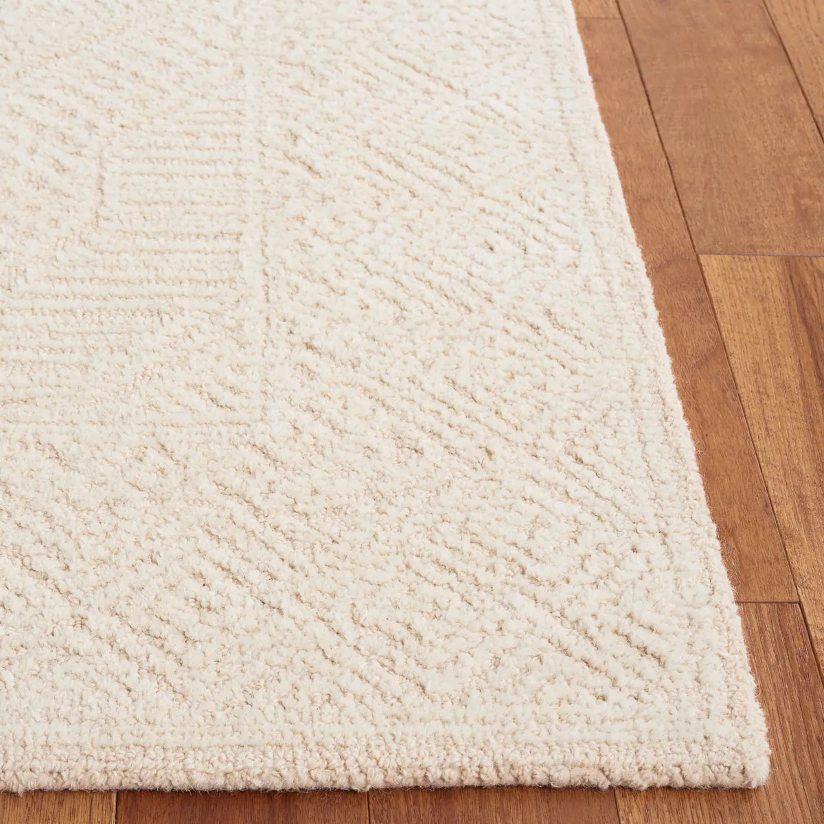 Safavieh Textural 4'-0" x 6'-0" Rug in Beige / Blush