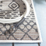 Safavieh Havana 4'-5" x 6'-5" Rug in Light Brown / Black