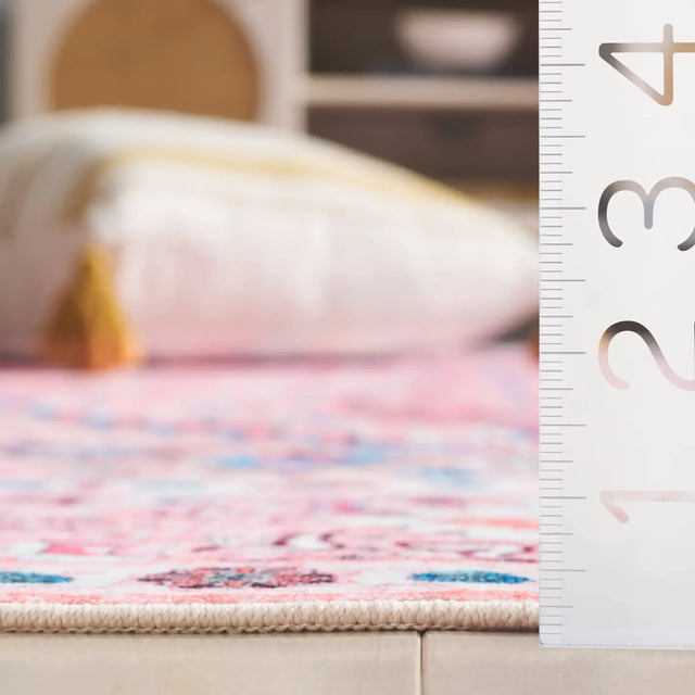 Safavieh Arizona 4'-0" x 6'-0" Rug in Beige / Pink
