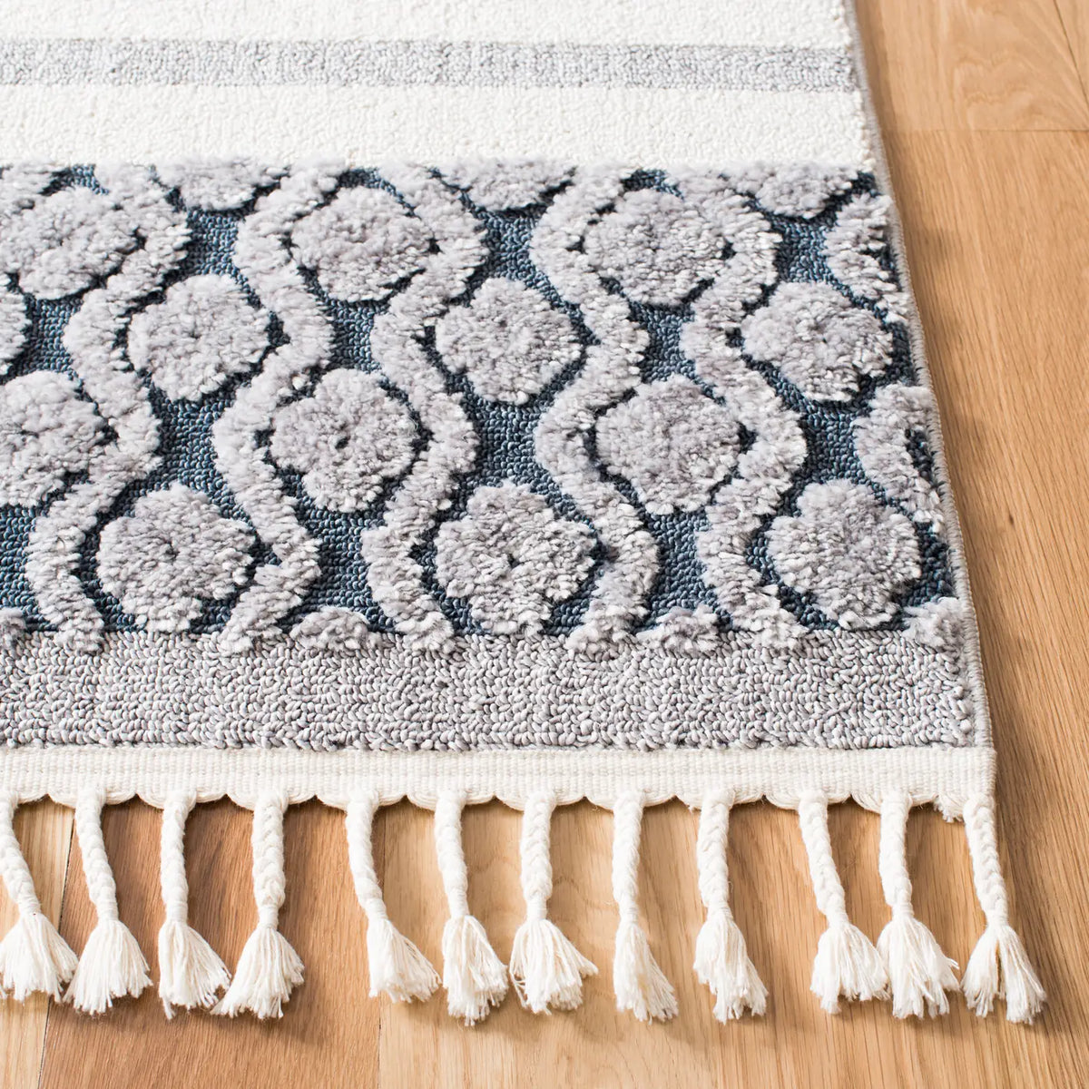Safavieh Marrakesh 5'-3" x 7'-6" Rug in Ivory / Blue