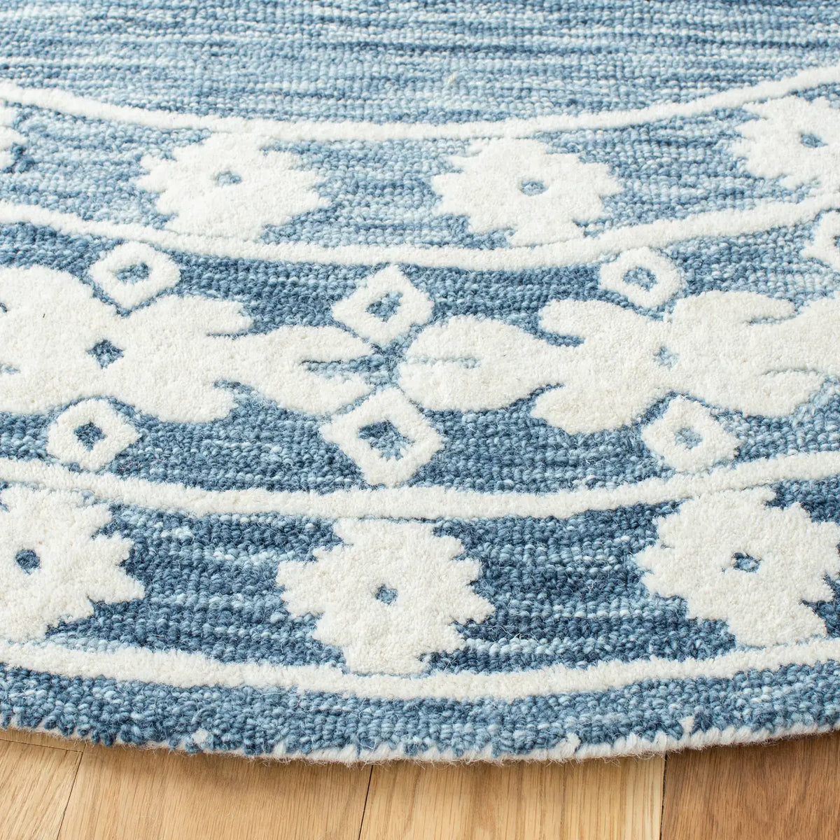 Safavieh Aspen 7'-0" x 7'-0" Rug in Navy / Ivory