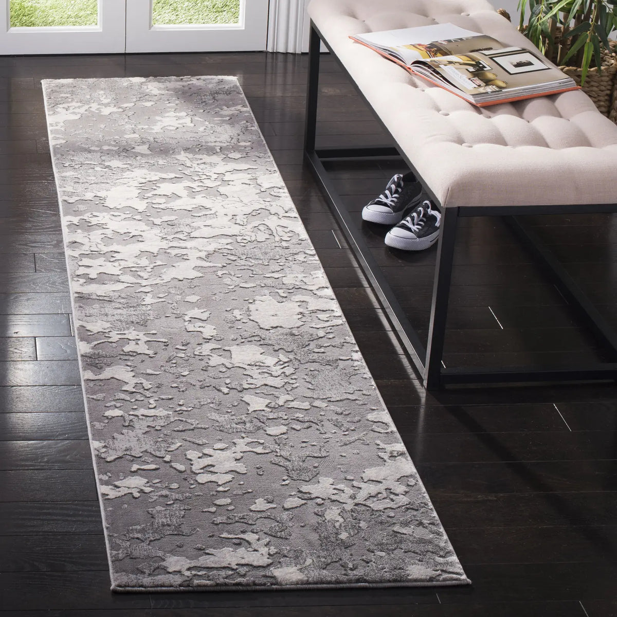 Safavieh Lurex 100 2'-0" x 8'-0" Rug in Grey / Light Grey