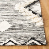 Safavieh Kenya 4'-0" x 6'-0" Rug in Black / Ivory