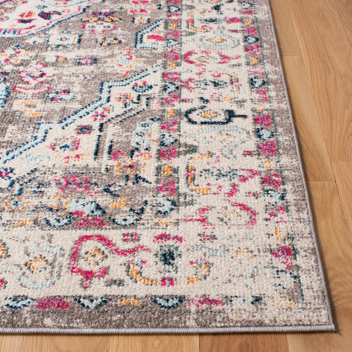 Safavieh Madison 4'-0" x 6'-0" Rug in Taupe / Ivory