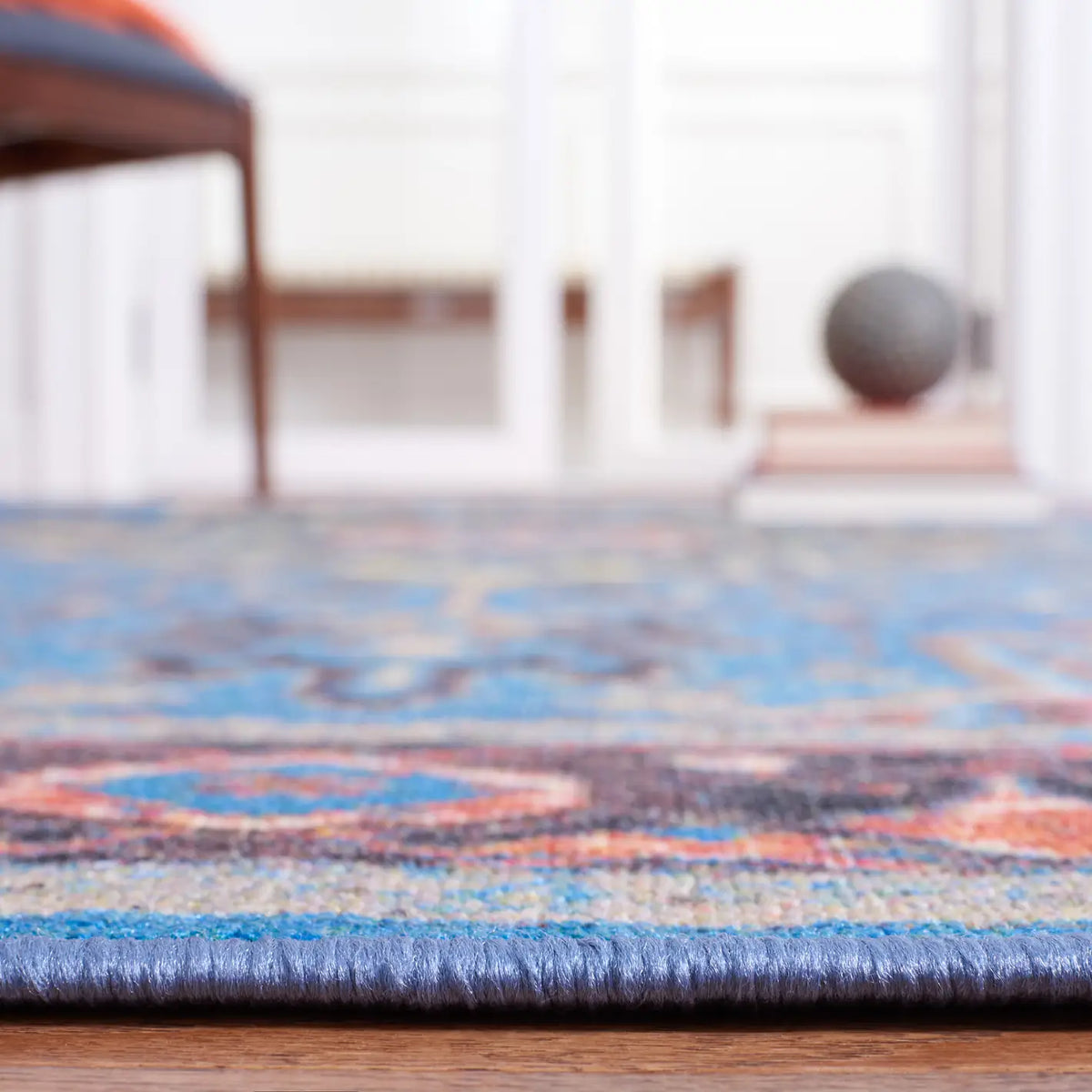 Safavieh Journey 4'-4" x 6'-0" Rug in Blue / Red