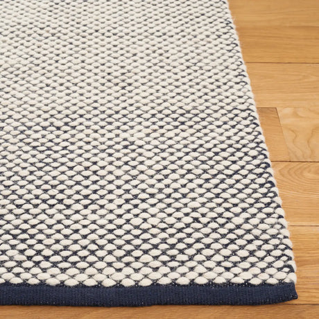 Safavieh Vermont 4'-0" x 6'-0" Rug in Navy / Ivory