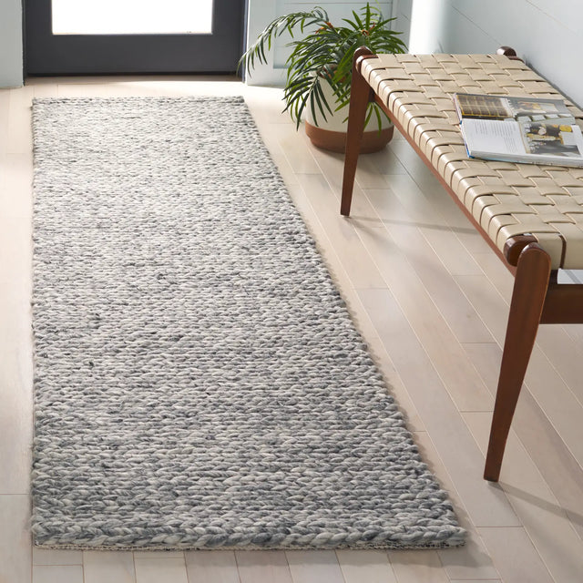 Safavieh Natura 2'-3" x 8'-0" Rug in Grey / Ivory