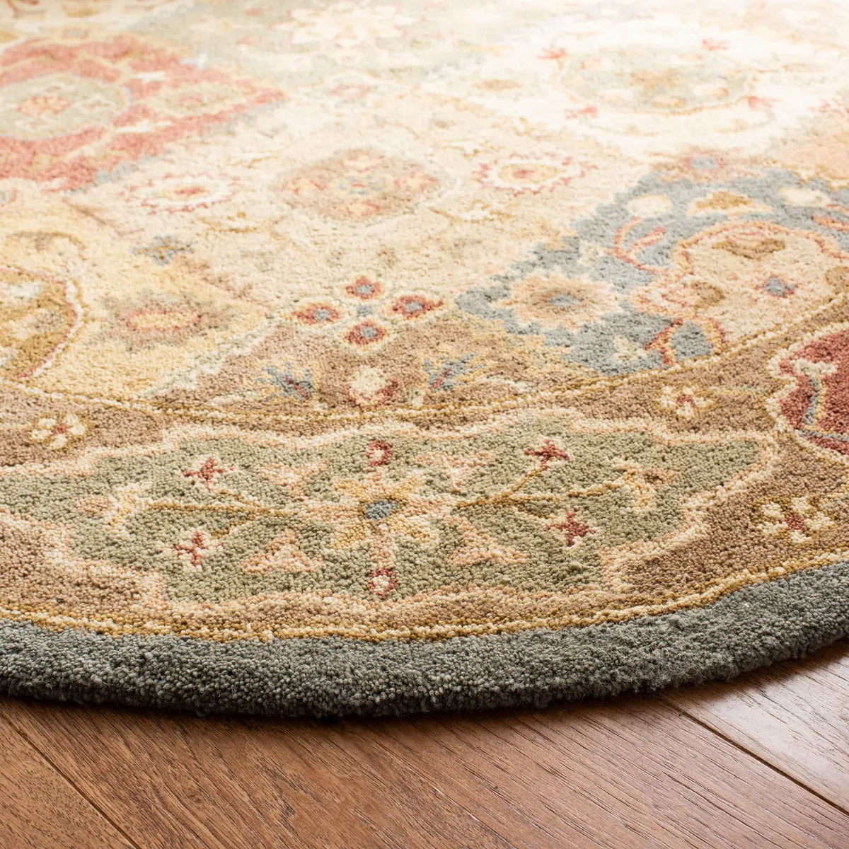 Safavieh Antiquity 6'-0" x 6'-0" Rug in Multi / Beige