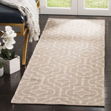 Safavieh Montauk 2'-3" x 7'-0" Rug in Grey / Ivory