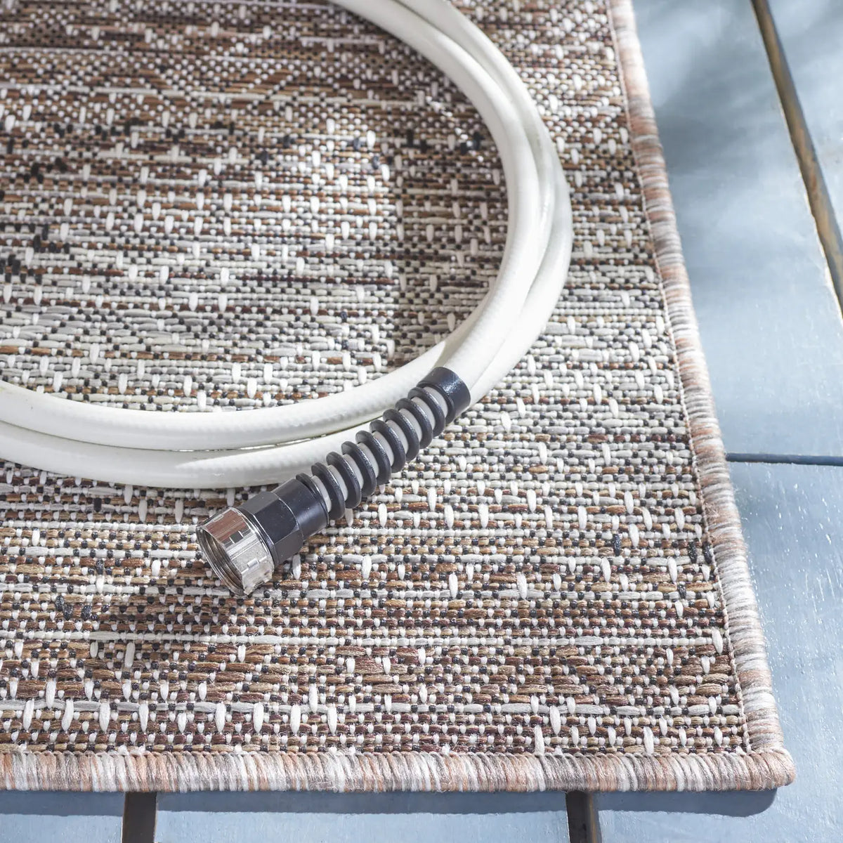 Safavieh Havana 4'-5" x 6'-5" Rug in Light Brown / Ivory