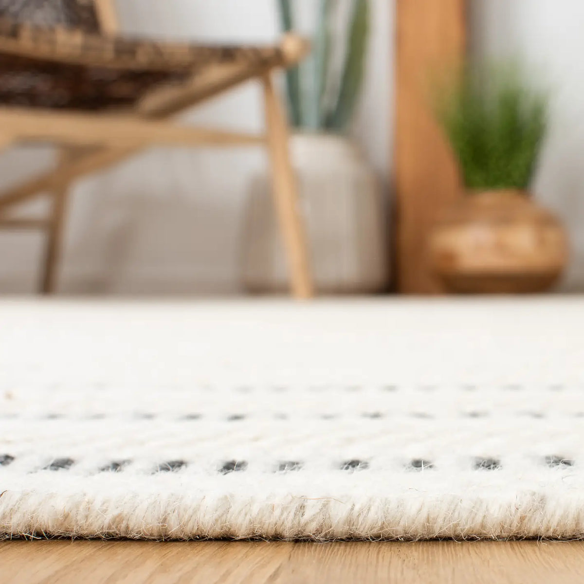 Safavieh Vermont 4'-0" x 6'-0" Rug in Black / Ivory