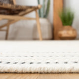 Safavieh Vermont 4'-0" x 6'-0" Rug in Black / Ivory