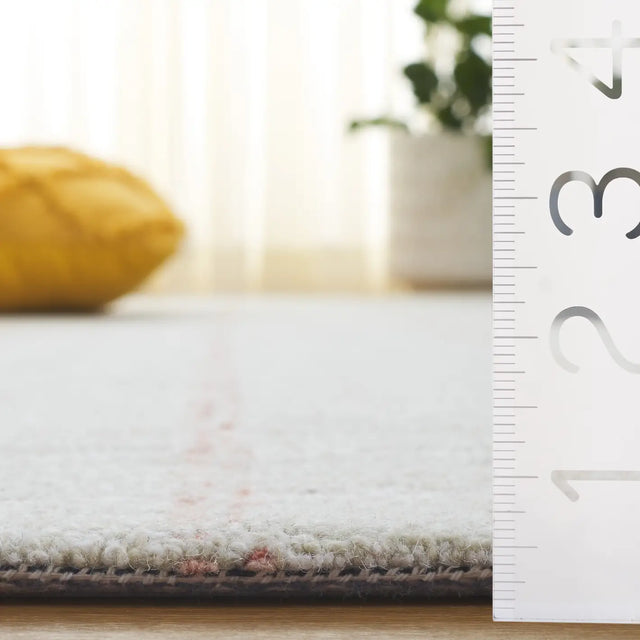 Safavieh Metro 4'-0" x 6'-0" Rug in Sage / Rust