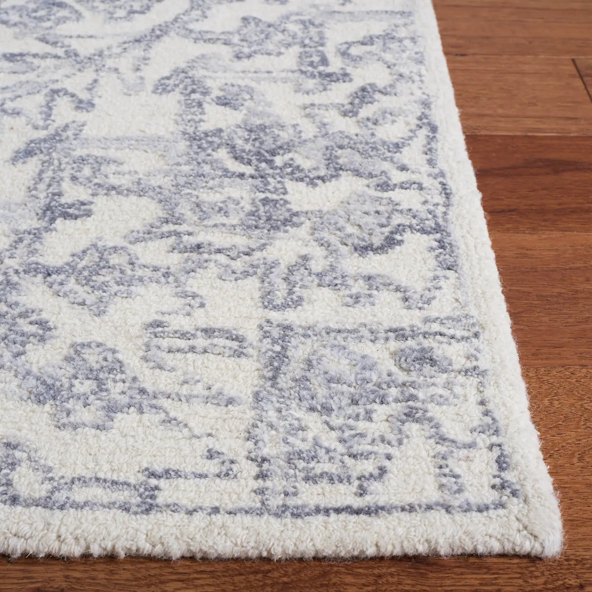 Safavieh Metro 4'-0" x 6'-0" Rug in Beige / Grey